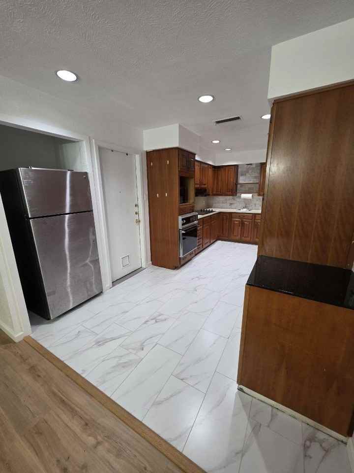 Lisa Ln - Photo 6 of 13