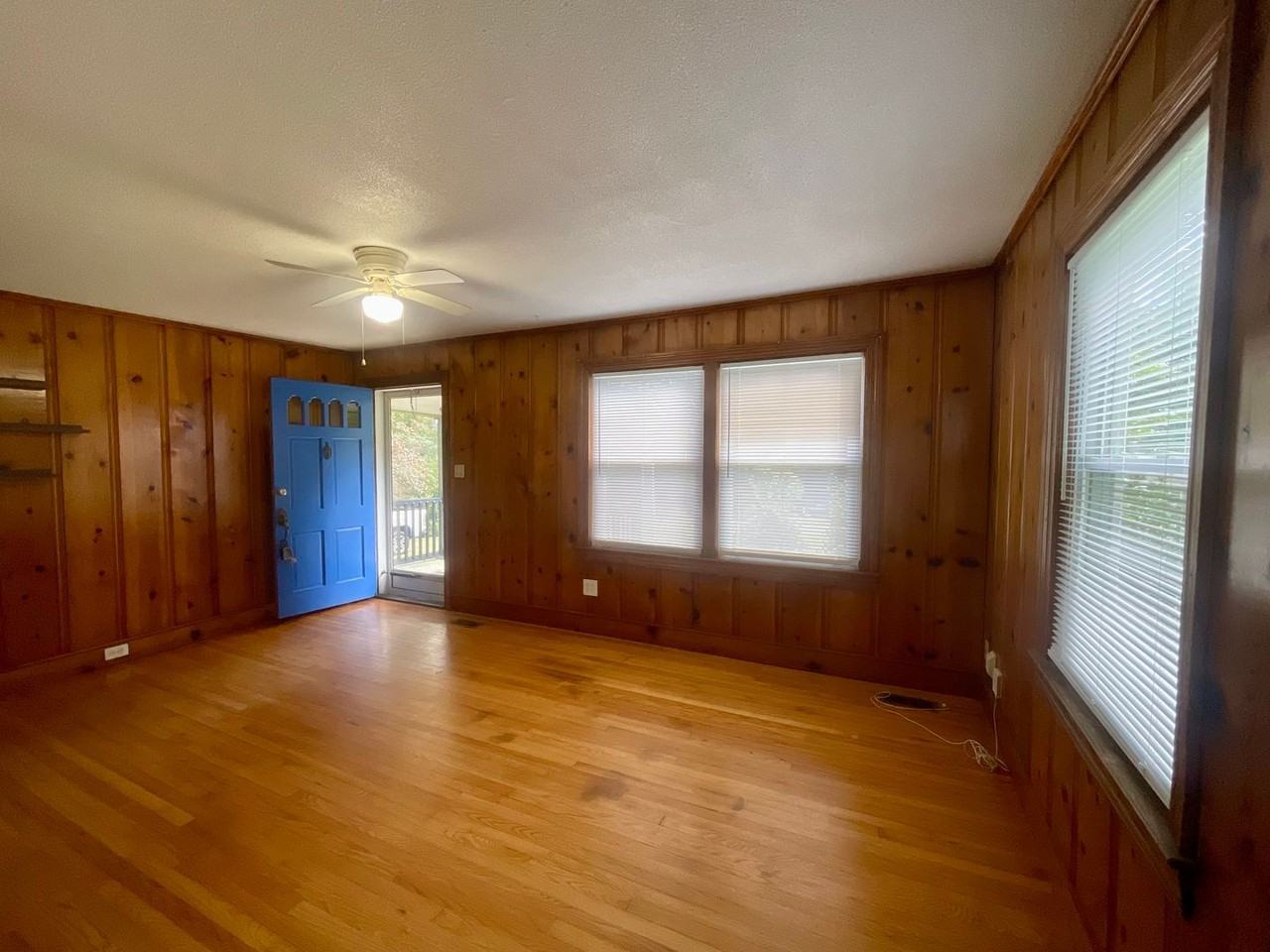 112 Oak St - Photo 3 of 15