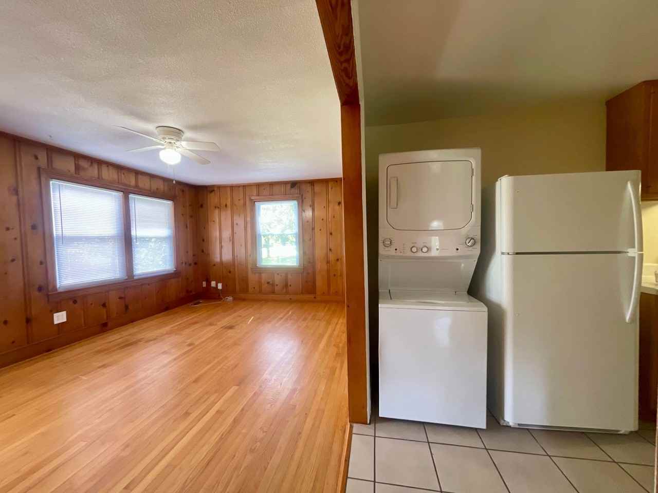 112 Oak St - Photo 7 of 15