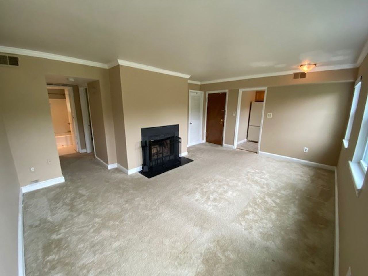 2105 N Taft St #6 - Photo 2 of 33