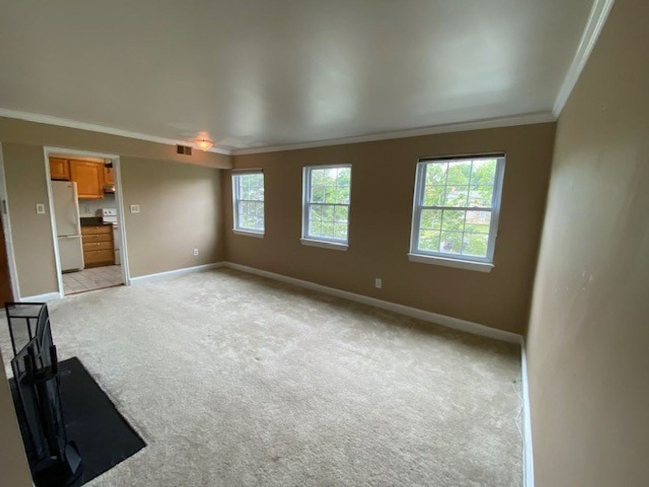 2105 N Taft St #6 - Photo 3 of 33