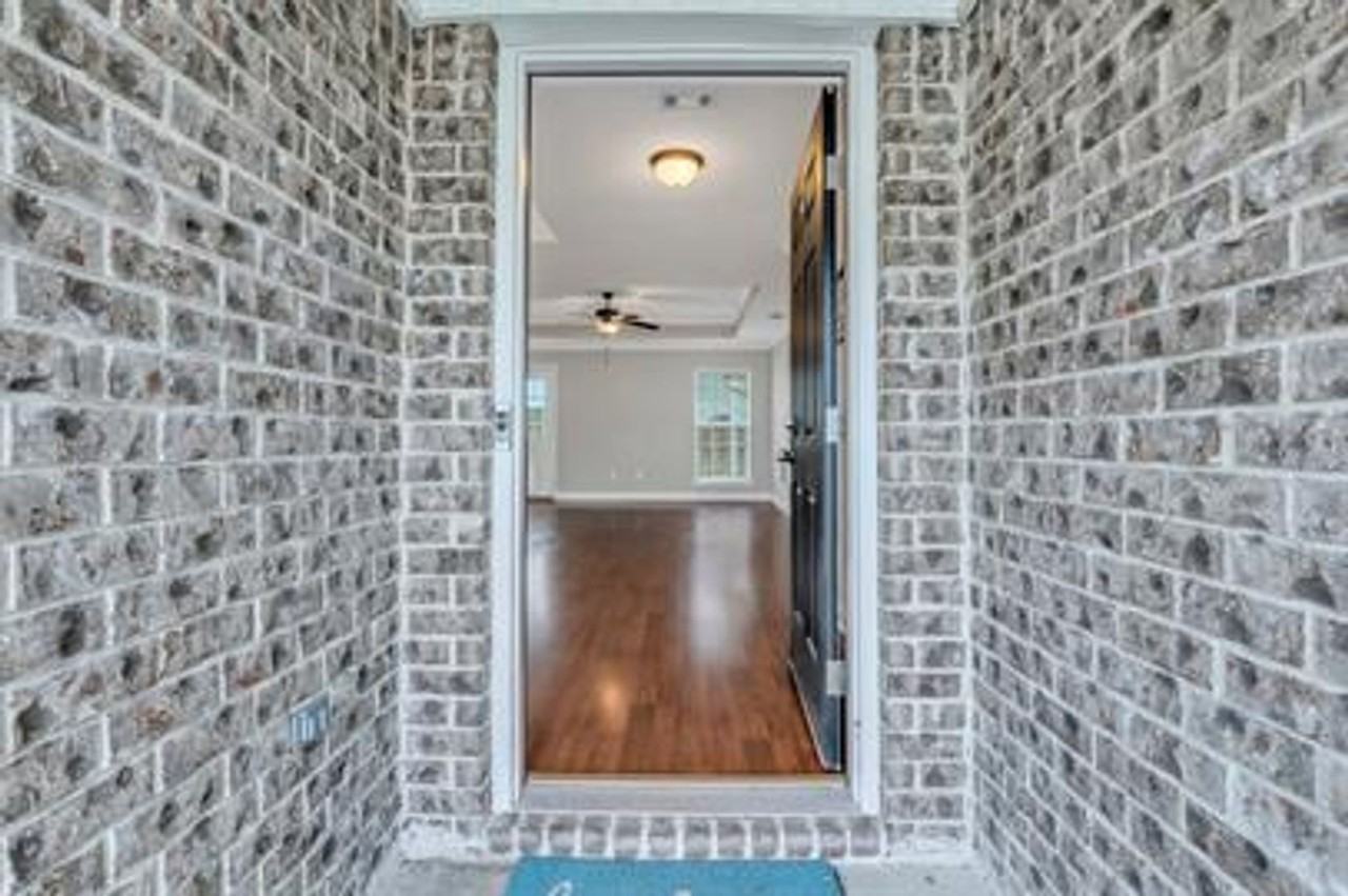 1401 Fawn Ct - Photo 2 of 10