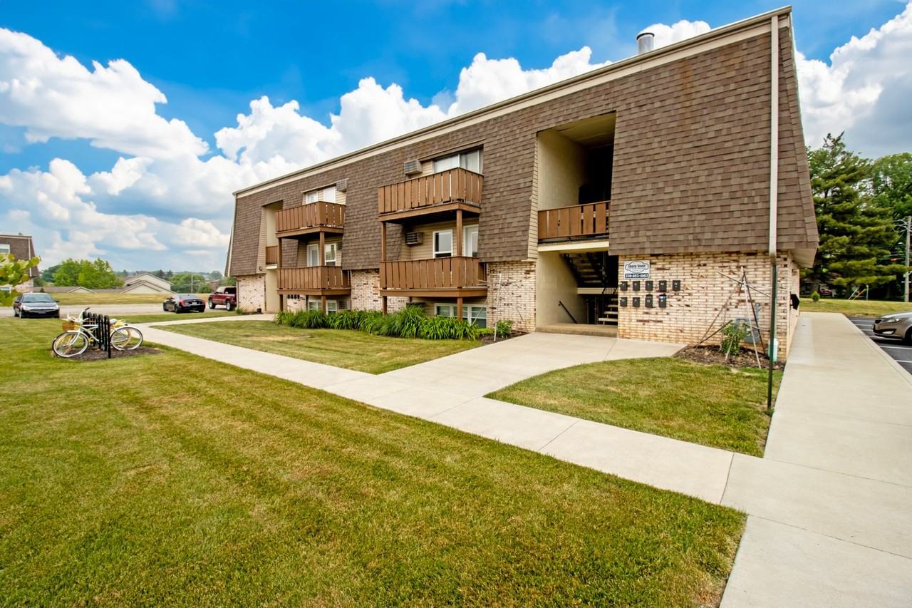 1175 N Elm St #B - Photo 3 of 17
