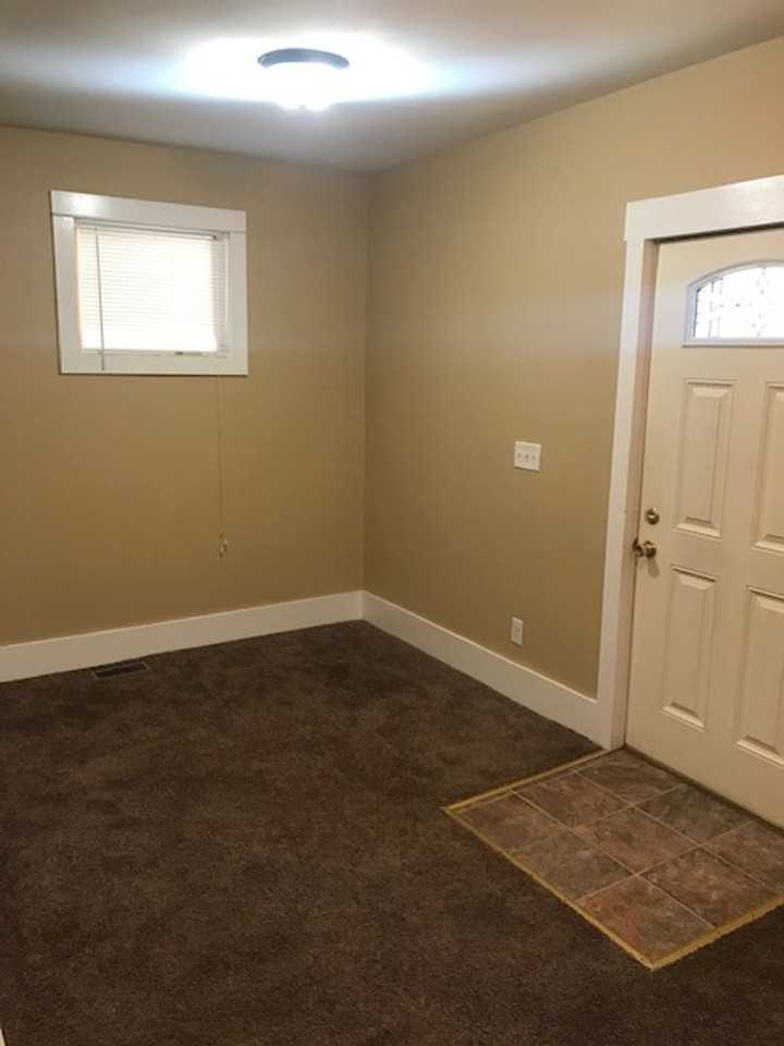 1403 5th Ave Se - Photo 2 of 15