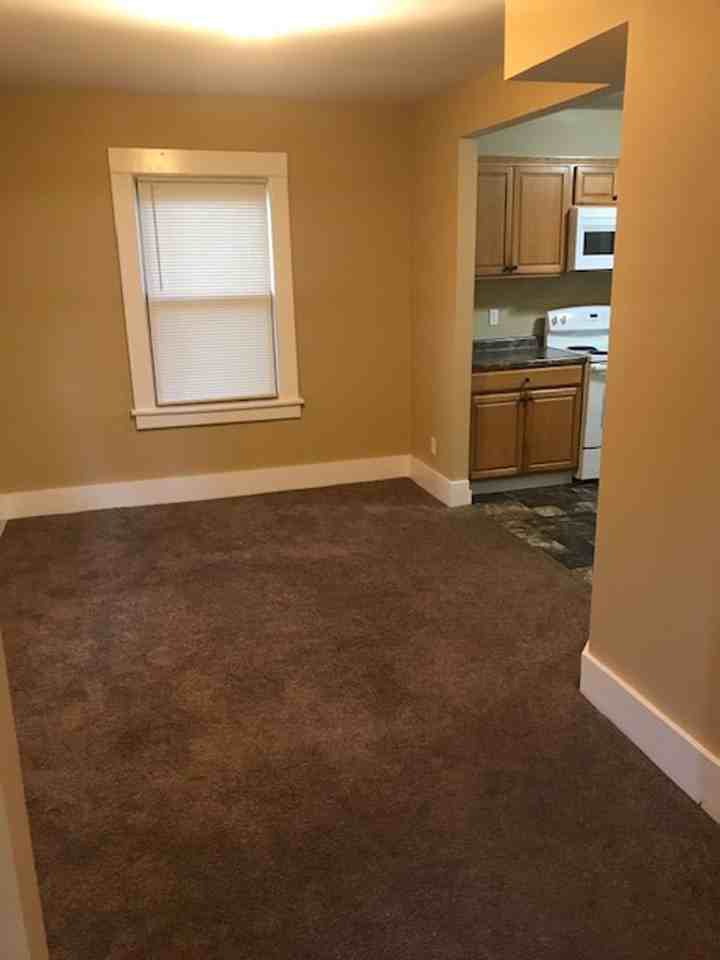 1403 5th Ave Se - Photo 5 of 15