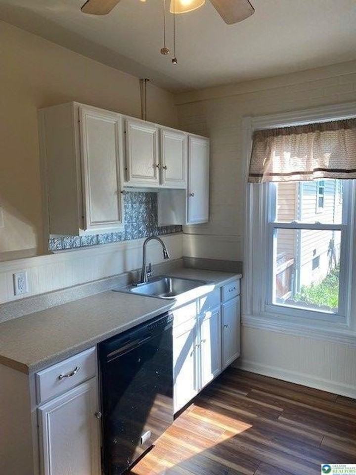 819 Spring St - Photo 5 of 22