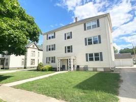 featured image of 211 E Walnut St