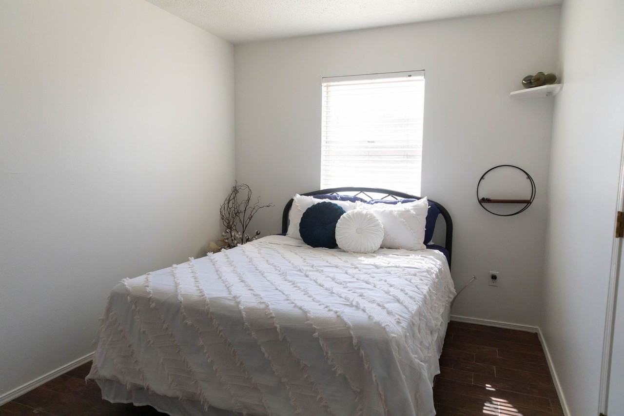5761 Wabash St - Photo 6 of 14