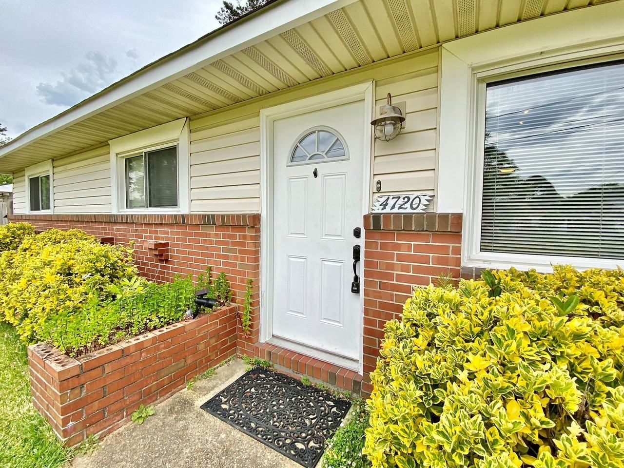 4720 Price Cir - Photo 2 of 34