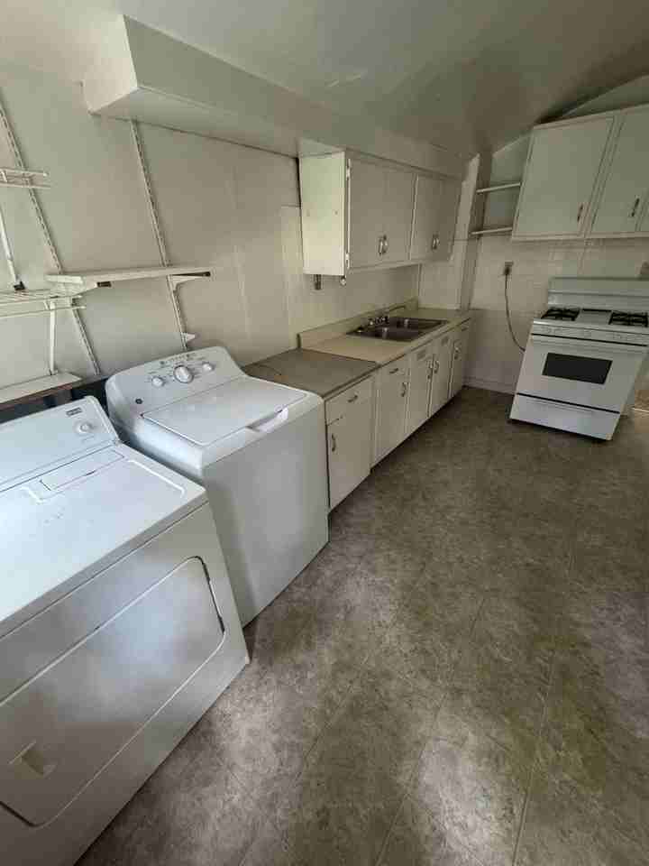 812 S Lincoln St - Photo 2 of 9