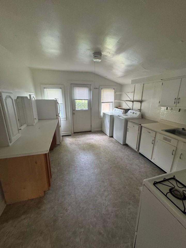 812 S Lincoln St - Photo 3 of 9