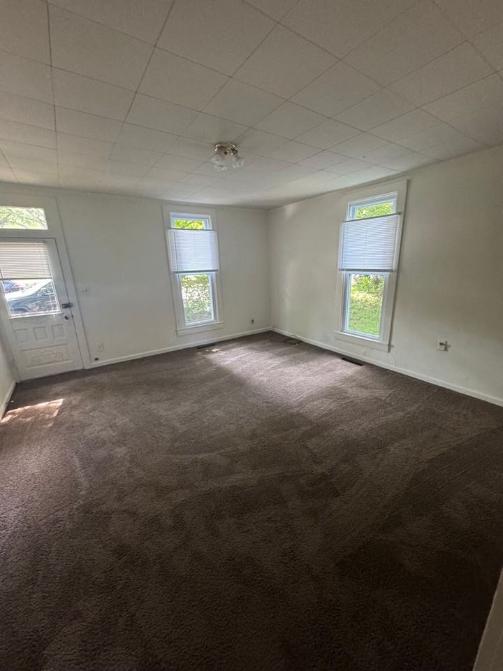 812 S Lincoln St - Photo 4 of 9