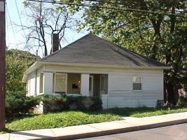 featured image of 1001 W 11th St