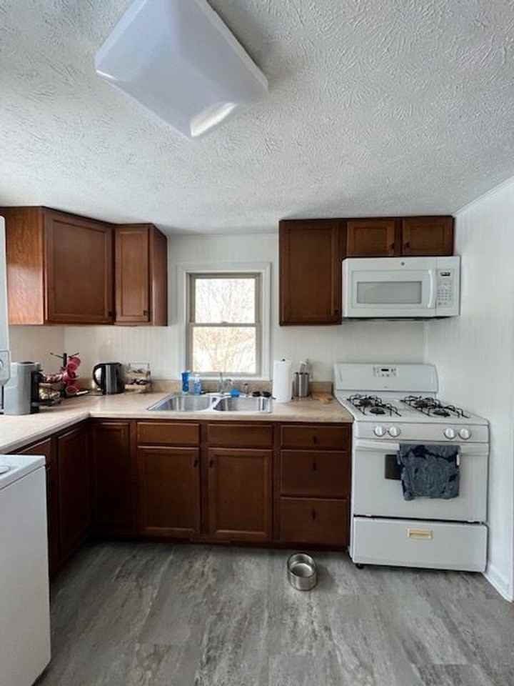 1005 N Jackson St - Photo 6 of 9
