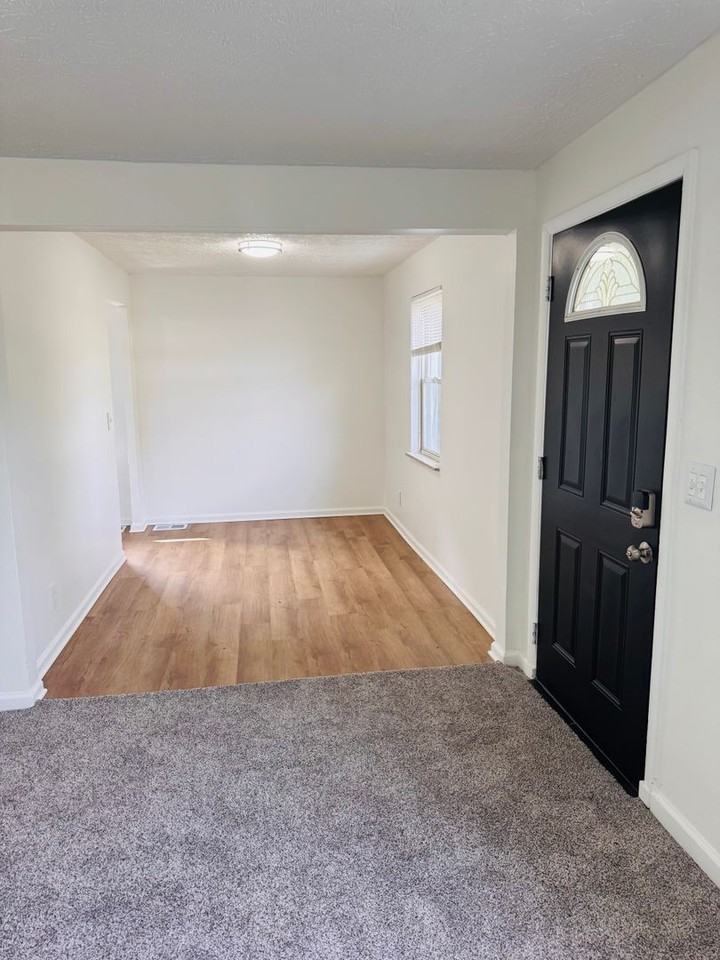 3269 Warfield Ave - Photo 3 of 12