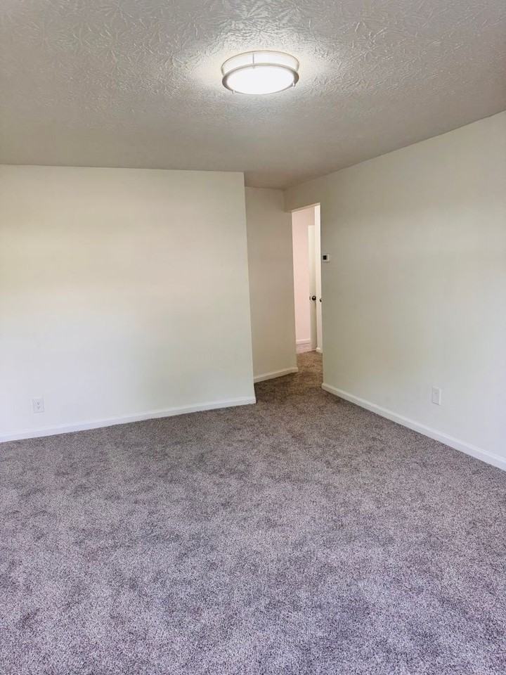 3269 Warfield Ave - Photo 4 of 12