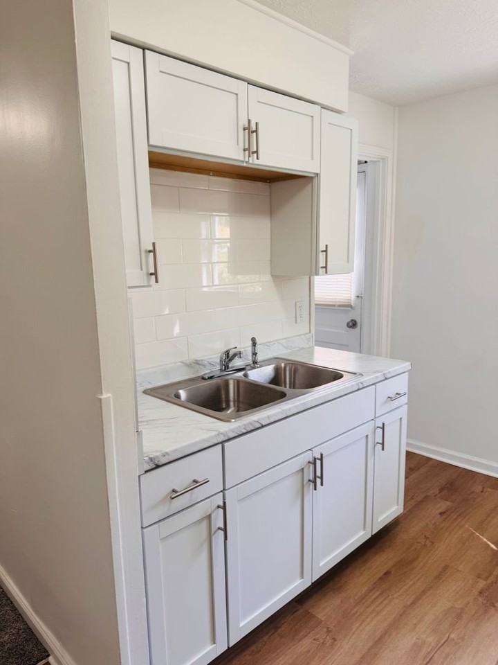 3269 Warfield Ave - Photo 6 of 12