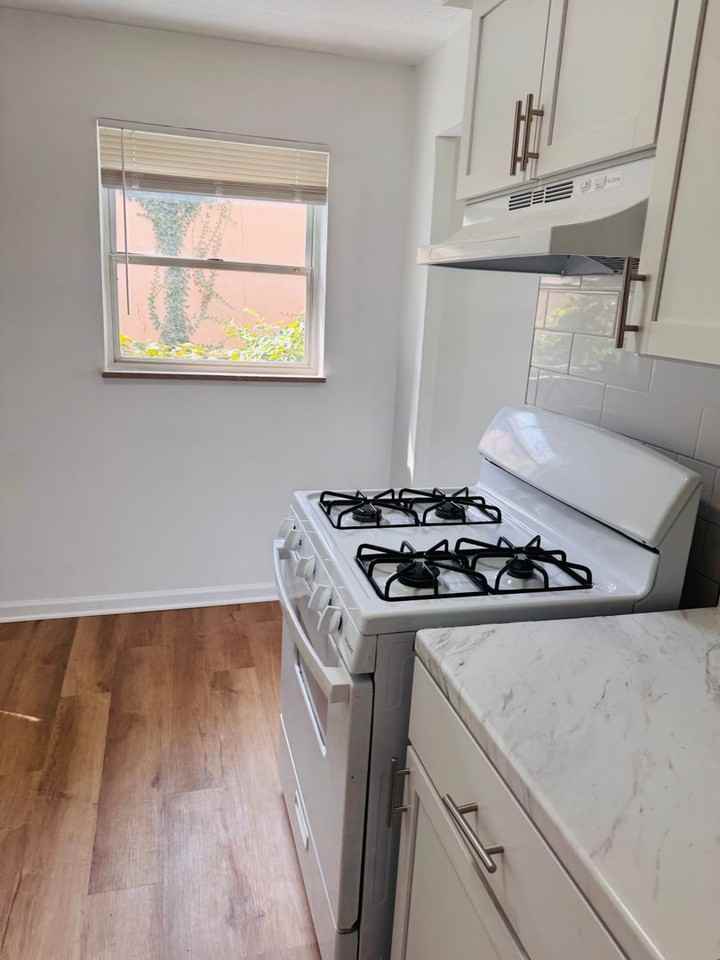 3269 Warfield Ave - Photo 7 of 12