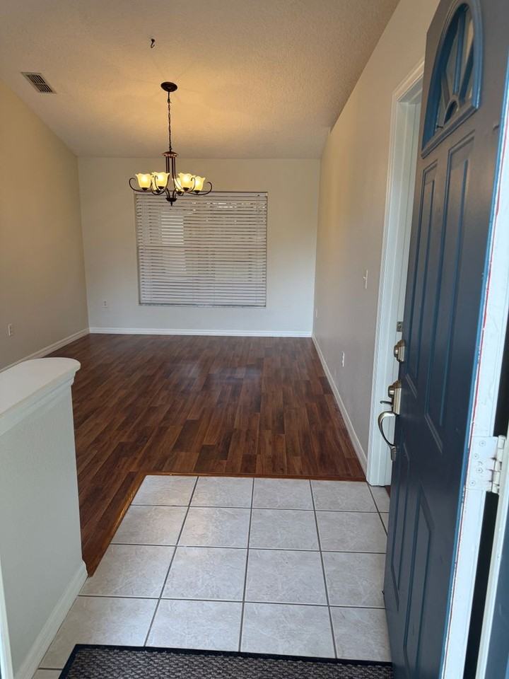 660 Park Valley Cir - Photo 3 of 46