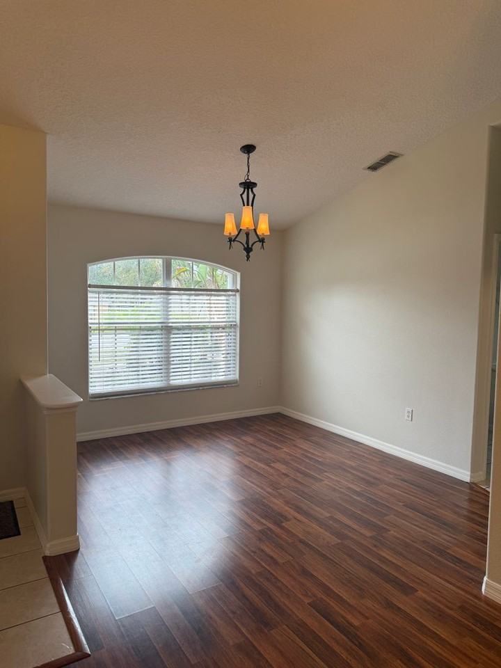 660 Park Valley Cir - Photo 5 of 46