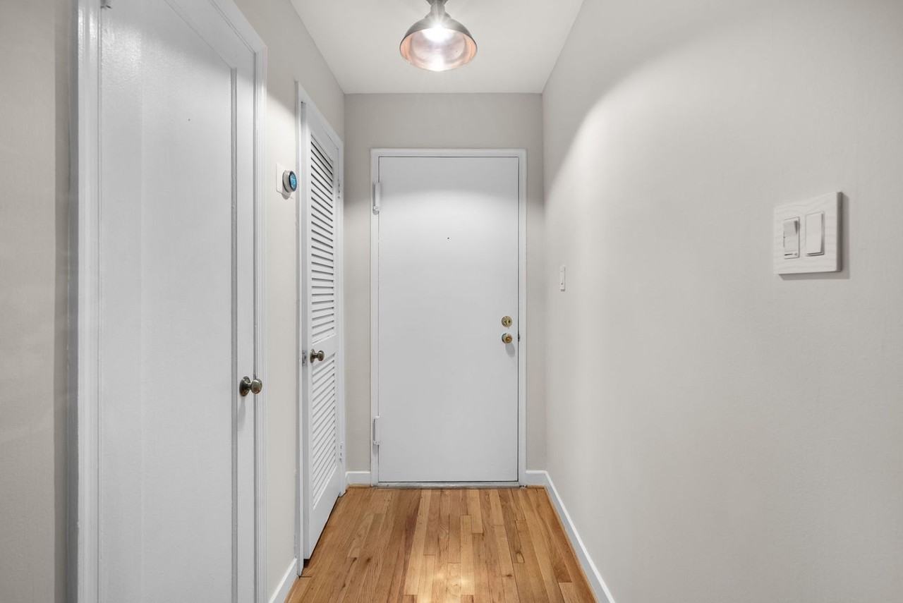 2208 Washington Ave - Photo 4 of 24