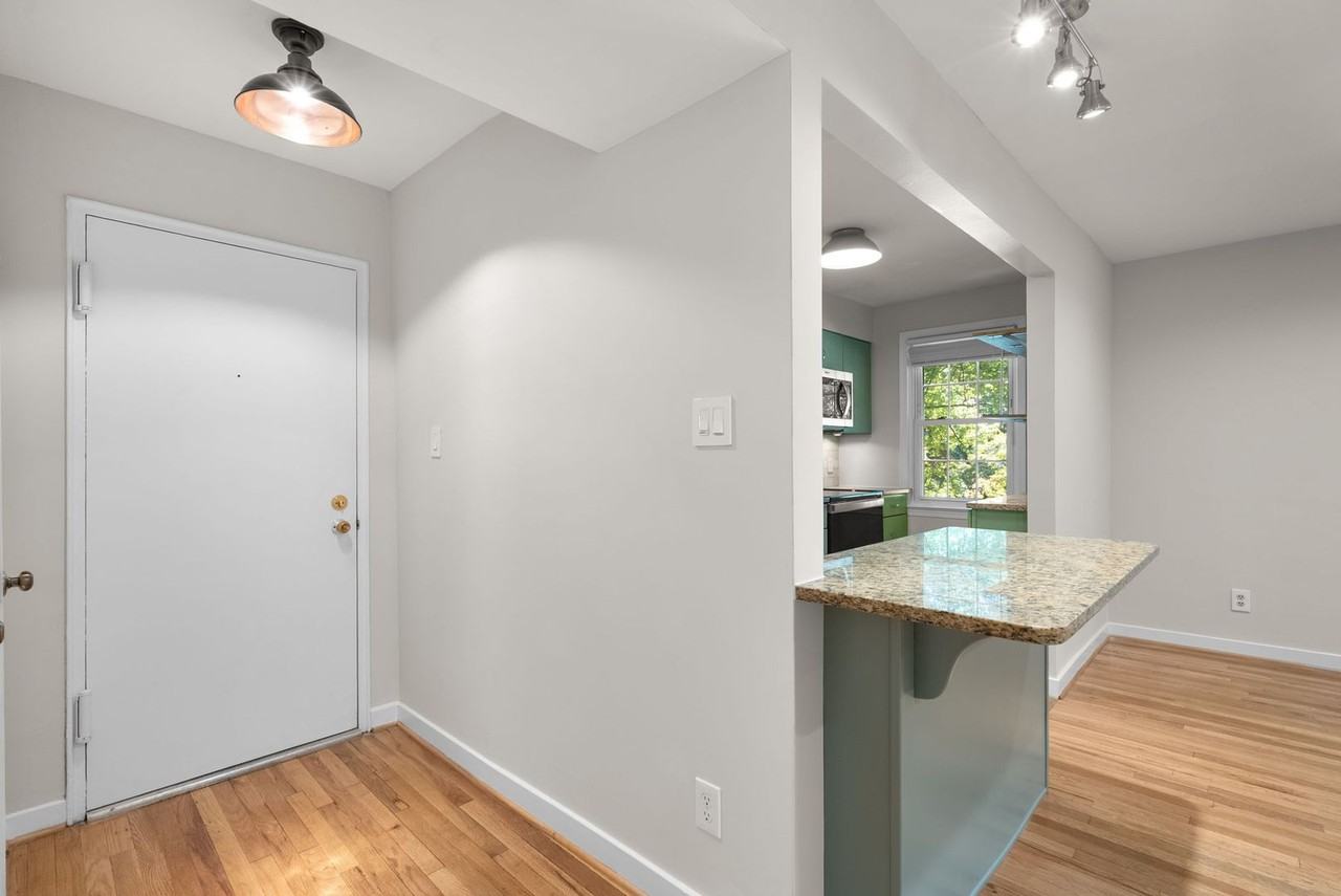 2208 Washington Ave - Photo 5 of 24