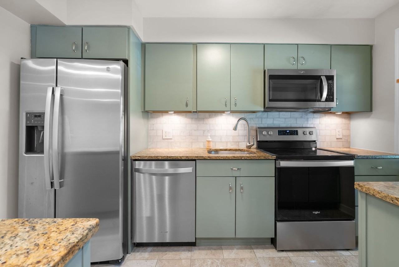2208 Washington Ave - Photo 7 of 24