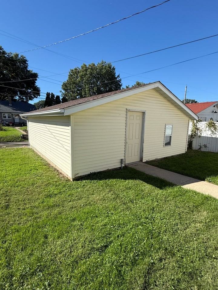 2950 Arlington Ave - Photo 3 of 29
