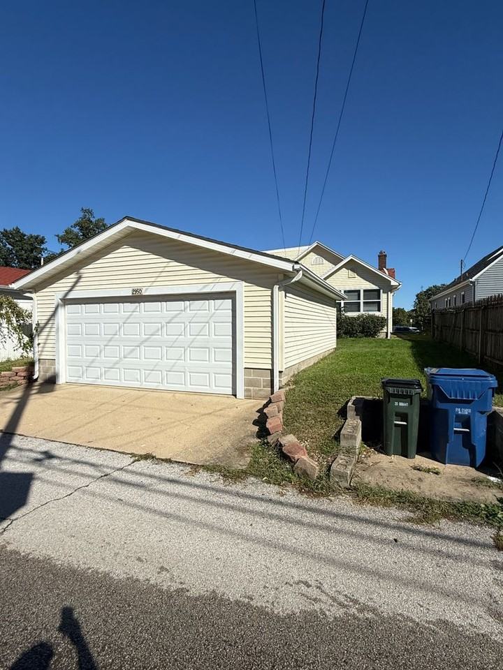 2950 Arlington Ave - Photo 4 of 29