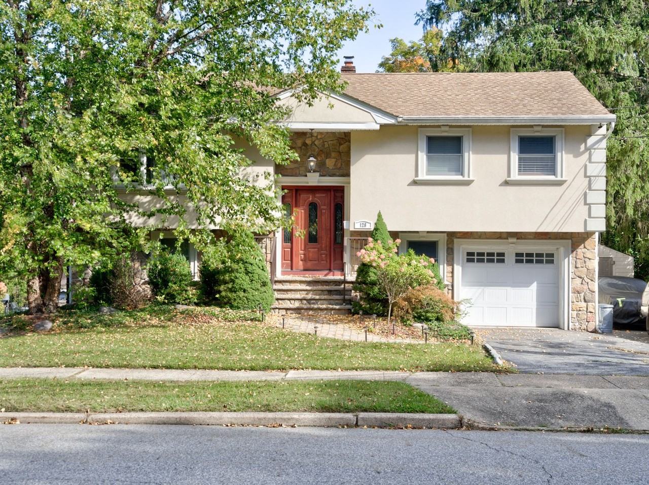128 Reeve Ave - Photo 2 of 50