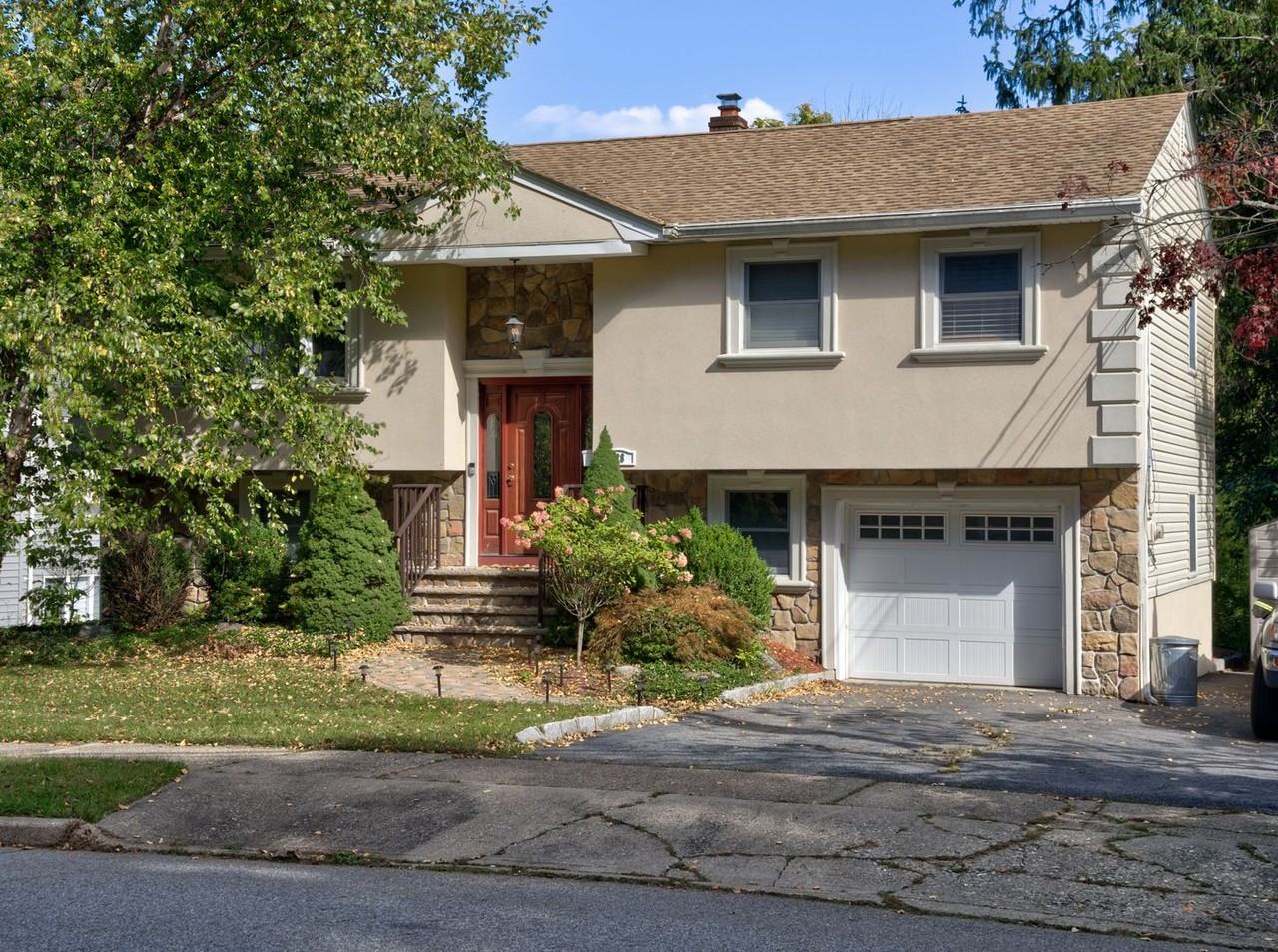 128 Reeve Ave - Photo 3 of 50