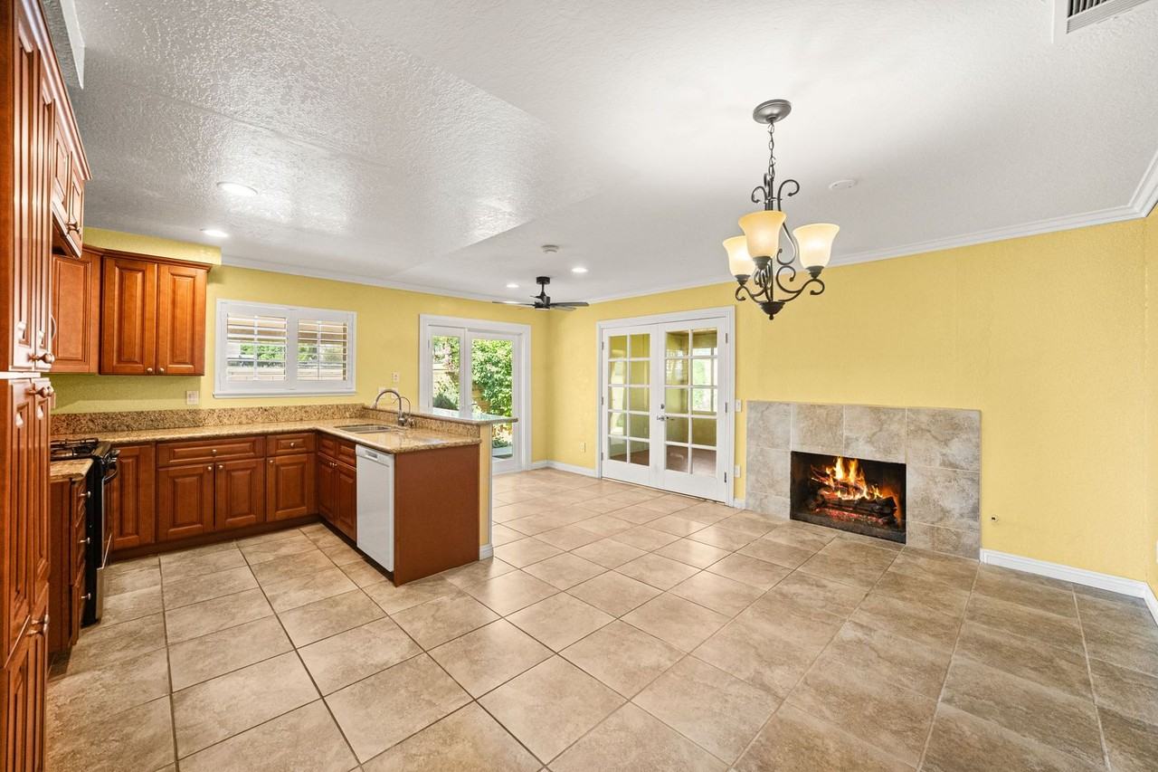 9416 Friant St - Photo 4 of 15