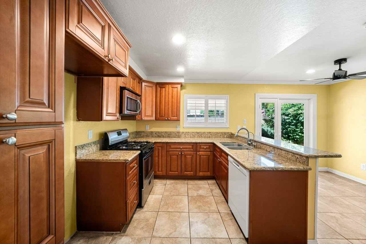 9416 Friant St - Photo 5 of 15