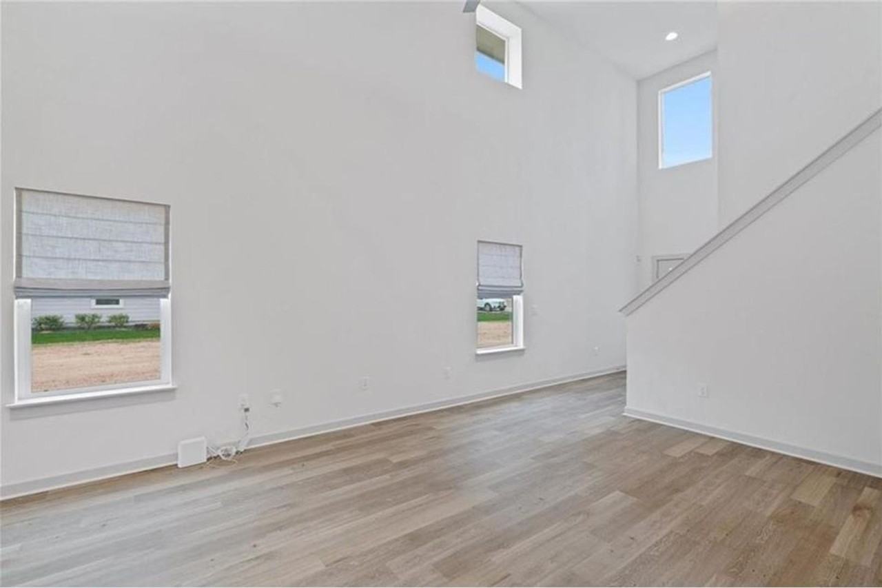 10006 Baden Ln - Photo 5 of 27
