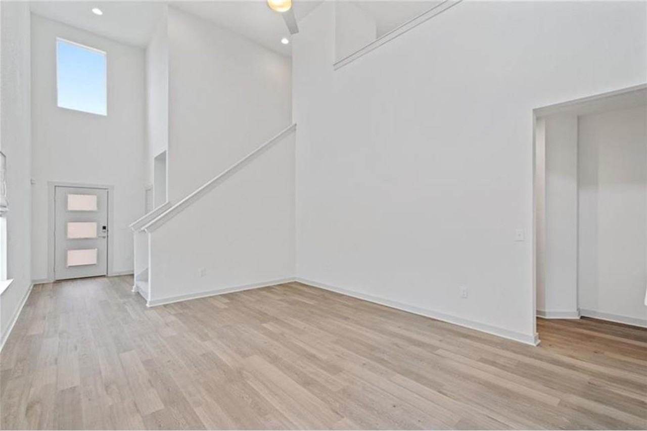 10006 Baden Ln - Photo 6 of 27
