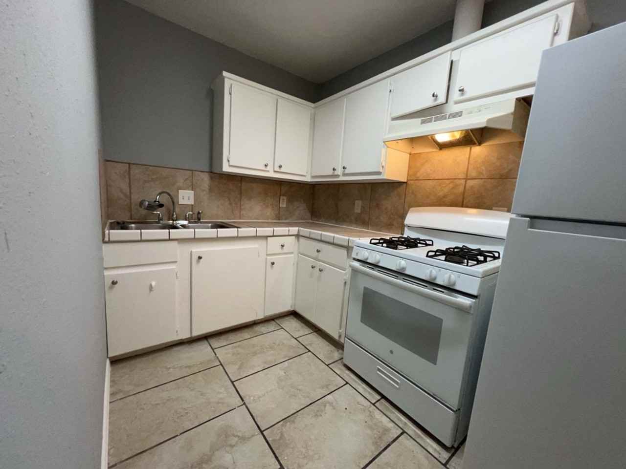 405 Johnson St - Photo 6 of 14