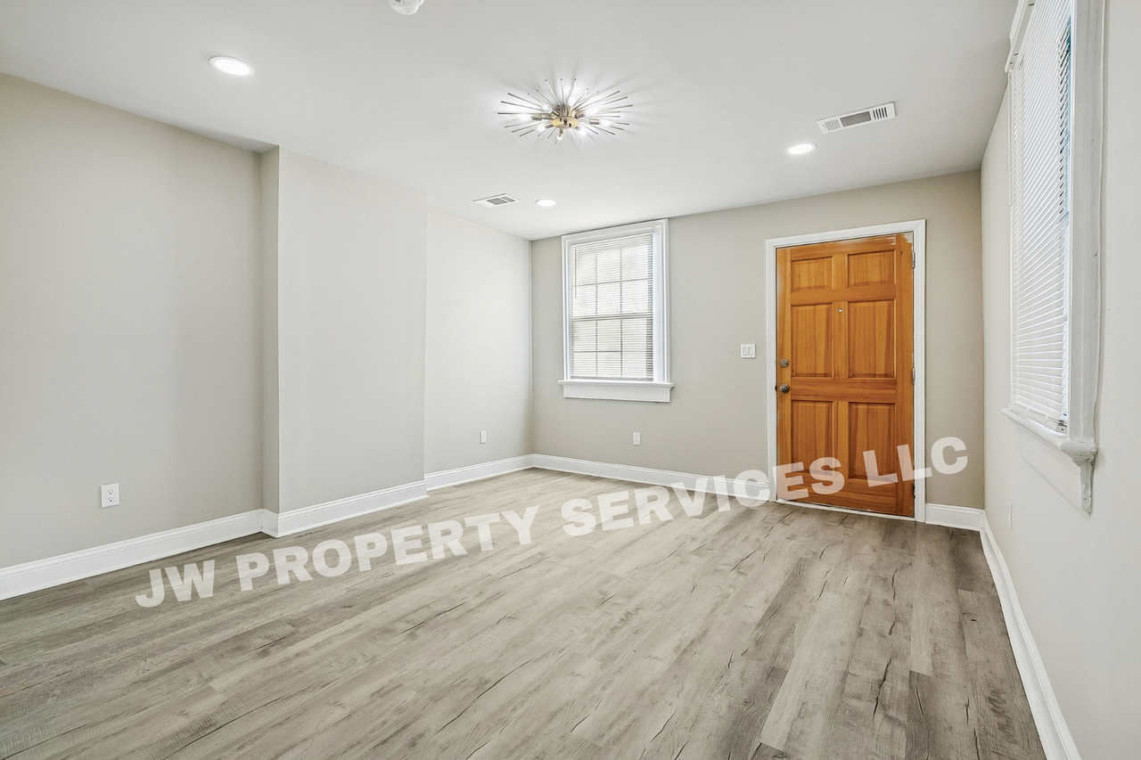 1547 Chippewa St - Photo 2 of 12