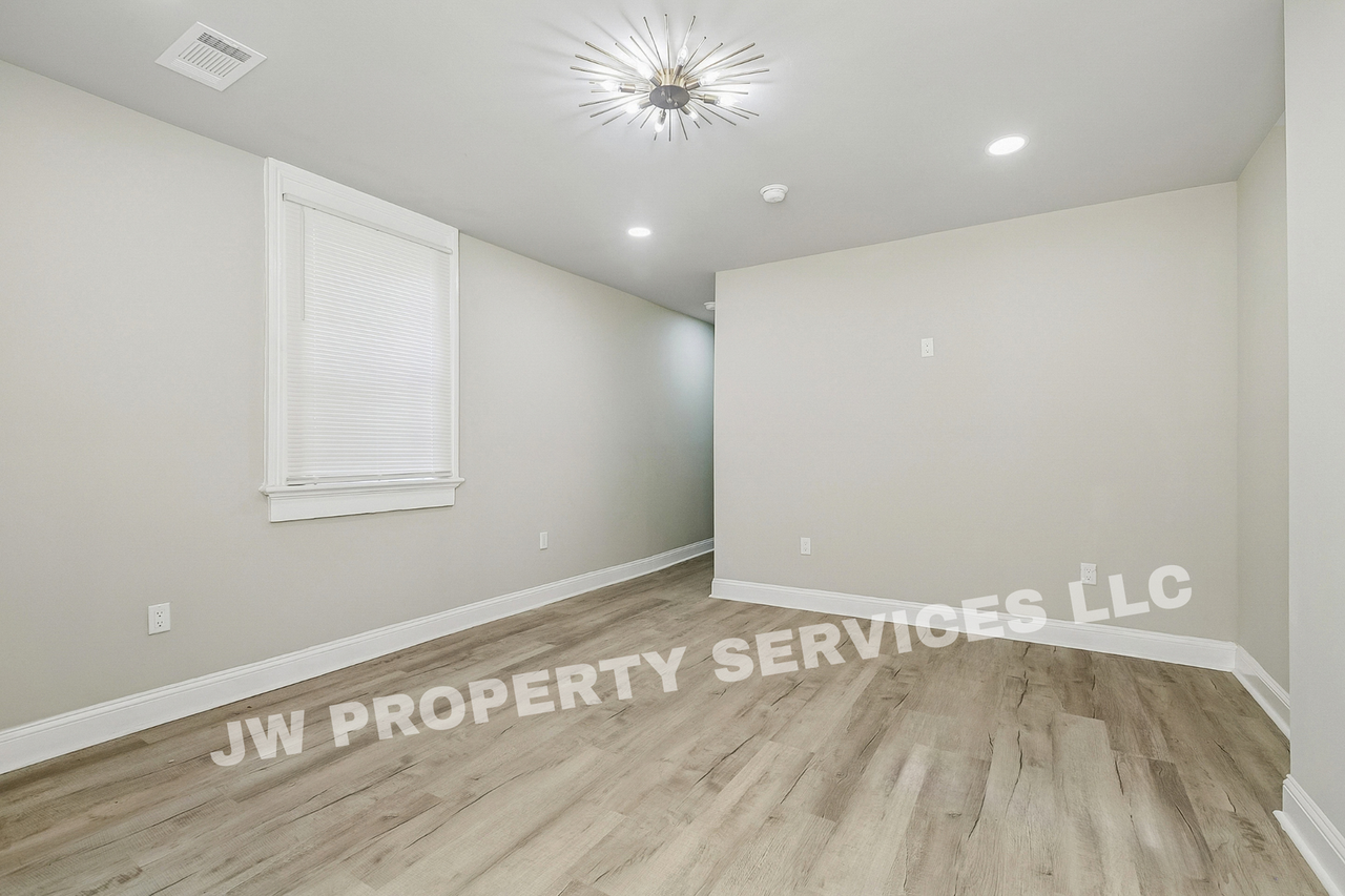 1547 Chippewa St - Photo 3 of 12