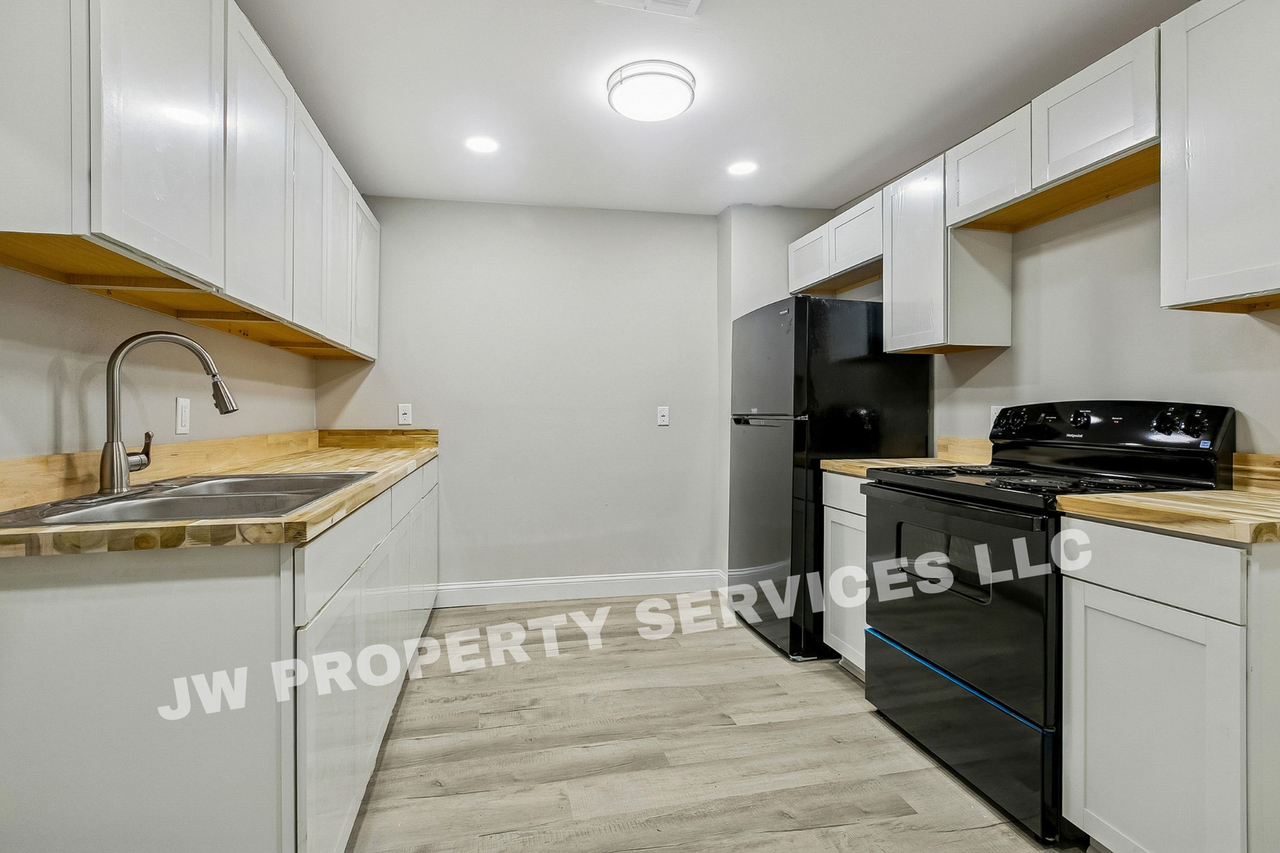 1547 Chippewa St - Photo 4 of 12