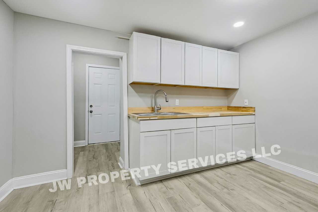 1547 Chippewa St - Photo 6 of 12
