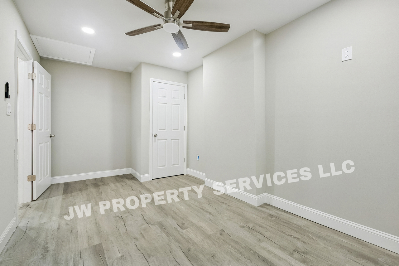 1547 Chippewa St - Photo 7 of 12