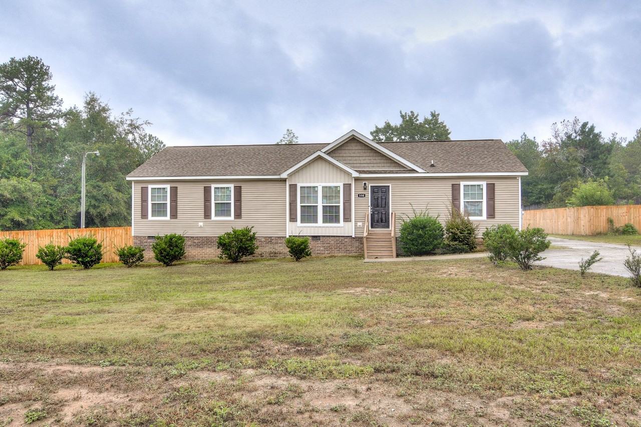 550 Taylor Pond Rd - Photo 2 of 27