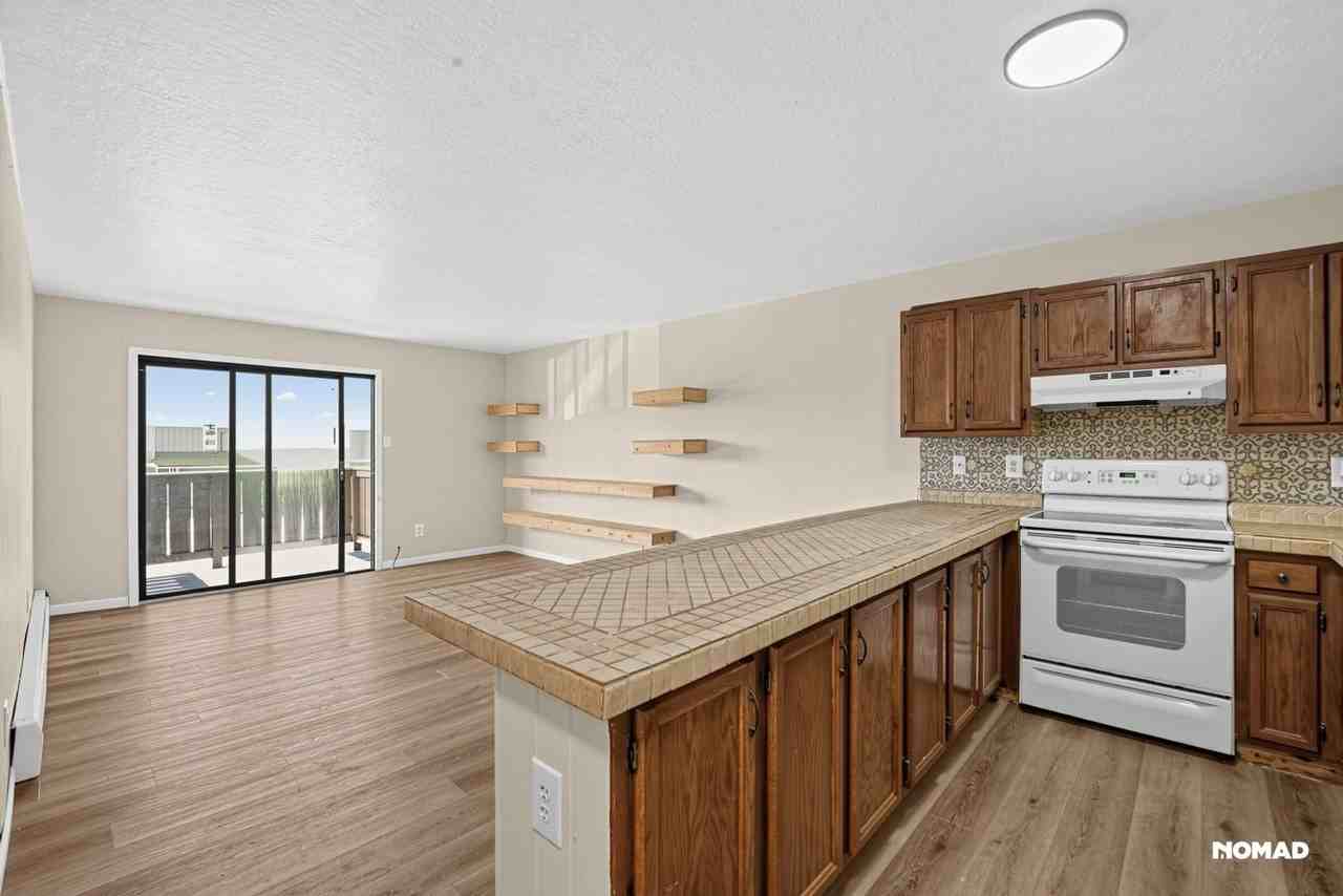 1043 Straight Creek Dr - Photo 5 of 20