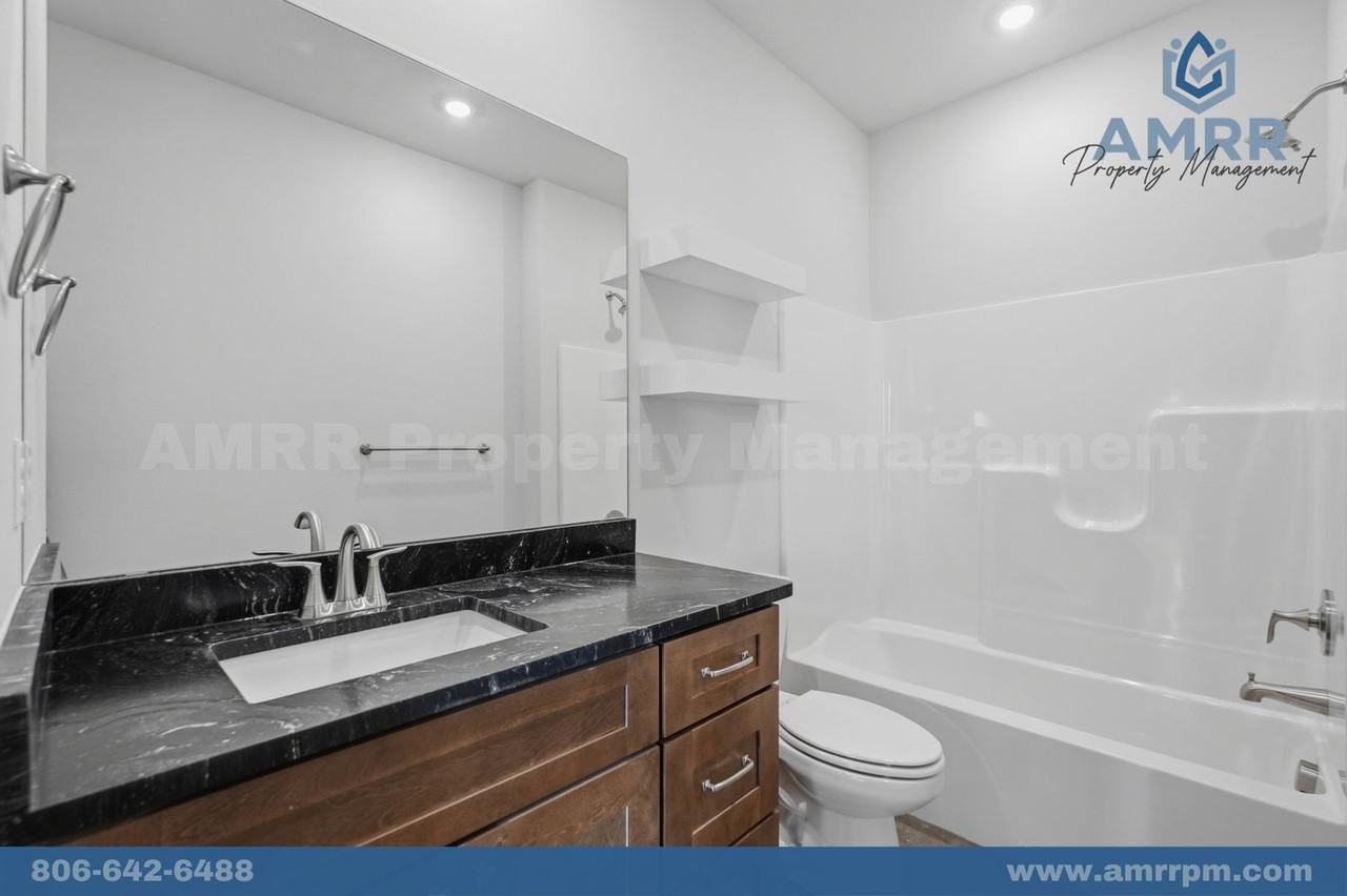 2301 N Lexington St - Photo 5 of 33
