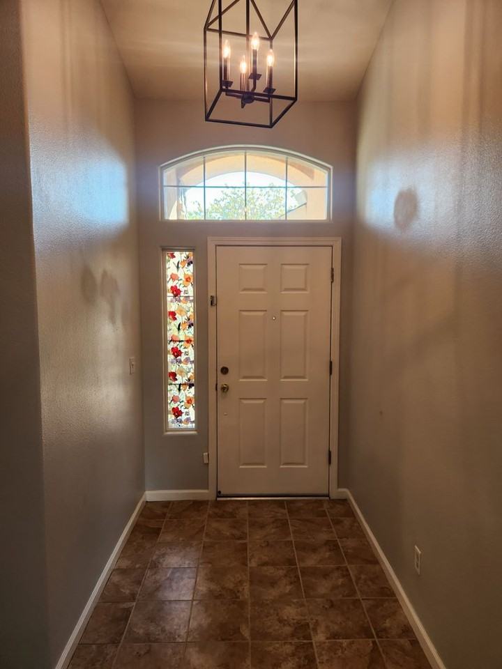 141 N Shenandoah Ct - Photo 2 of 12