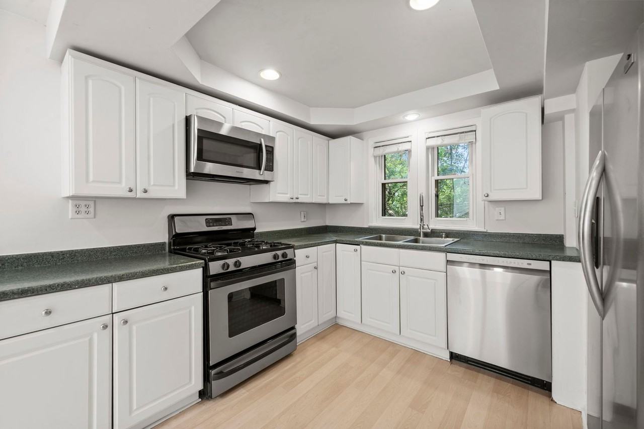 5608 James Ave S - Photo 7 of 30