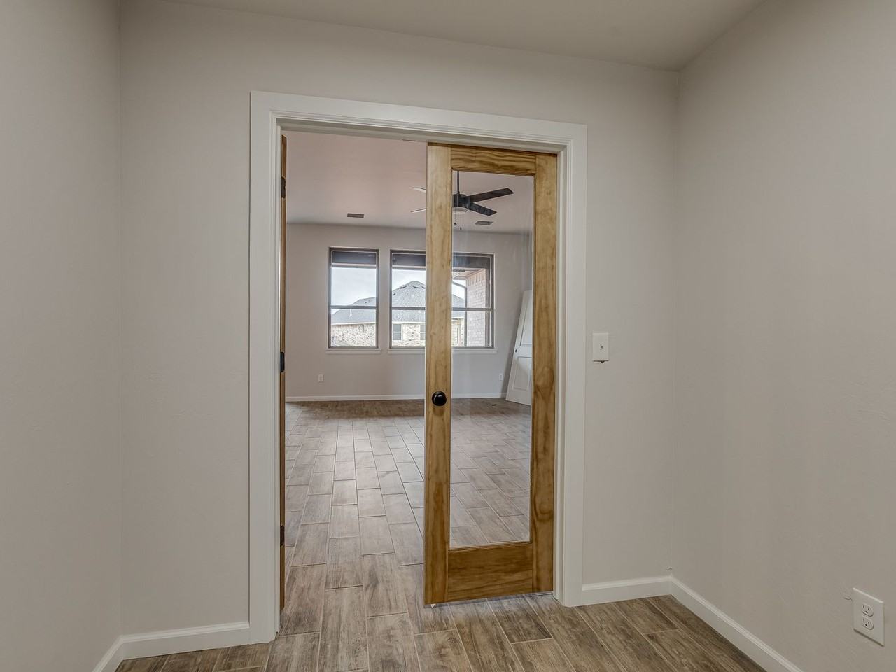 11905 Nw 118th St - Photo 5 of 35