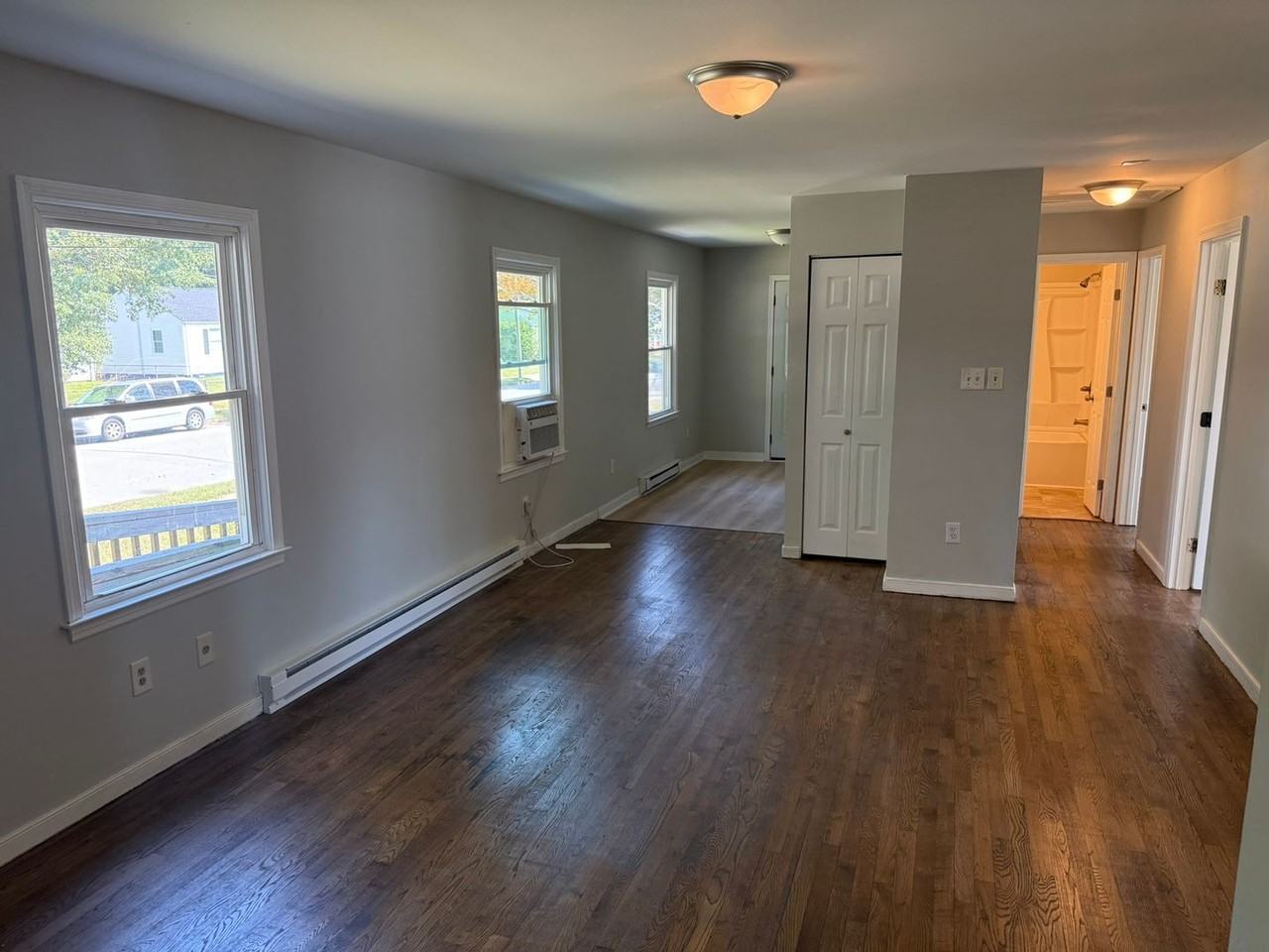 1401 Milton St - Photo 2 of 9