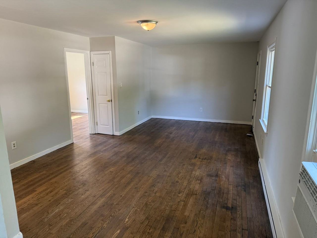 1401 Milton St - Photo 3 of 9