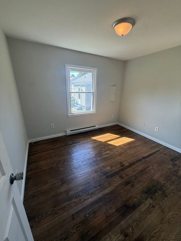 1401 Milton St - Photo 5 of 9